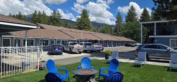 Bluebird Day Inn & Suites image 1