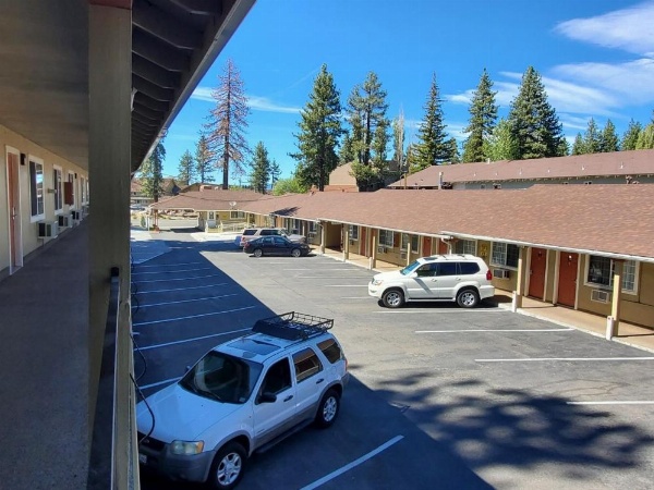 Bluebird Day Inn & Suites image 15